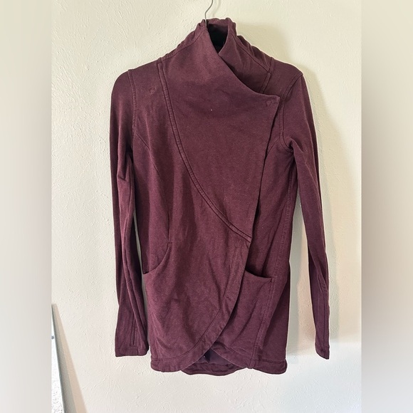 Lululemon That's A Wrap
Heathered Bordeaux Drama​​ - Picture 10 of 13
